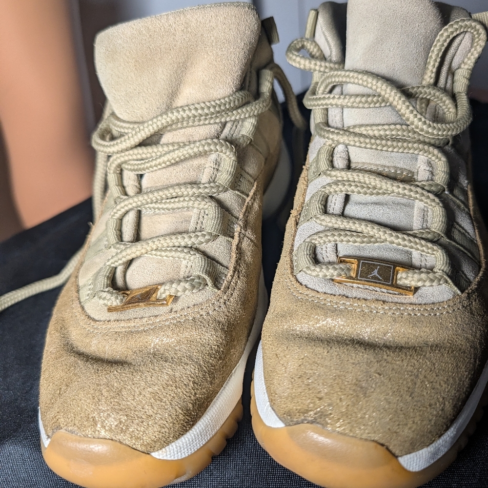 Women's Air Jordan 11 Retro "Neutral Olive" sneaker trainers Size 7(Women) - Picture 2 of 7